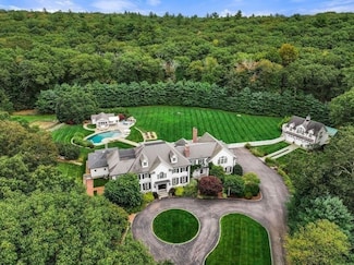 8 Hamlins Crossing, Dover, MA 02030