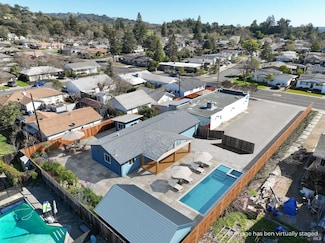 555 Powell Ave, Healdsburg, CA 95448