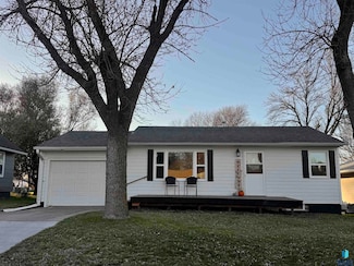 321 N Olive Ave, Madison, SD 57042