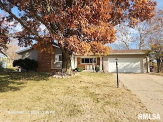 4924 N Mansfield Dr, Peoria, IL 61614