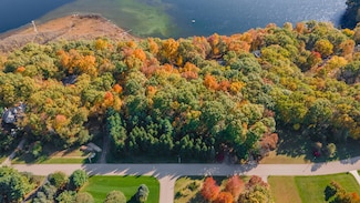 8282 Waterwood Dr, Kalamazoo, MI 49048