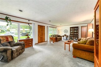 824 Park Ln, Liberty, MO 64068