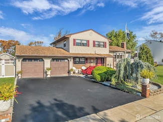 90 Cori St, Parlin, NJ 08859