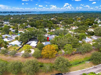 1200 Farragut Dr N, Saint Petersburg, FL 33710
