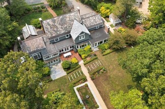 60 Damien Rd, Wellesley Hills, MA 02481