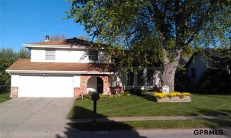 815 Donegal Dr, Papillion, NE 68046