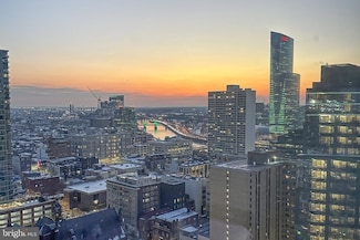 2101 Market St Unit 2405, Philadelphia, PA 19103