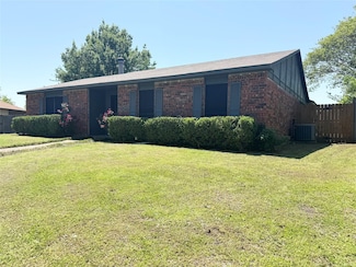 320 Boxwood Dr, Mesquite, TX 75150