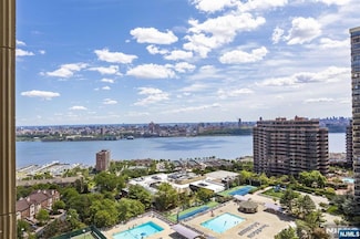 300 Winston Dr Unit 1711, Cliffside Park, NJ 07010