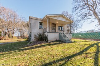1922 Carmont Ave NW, Massillon, OH 44647