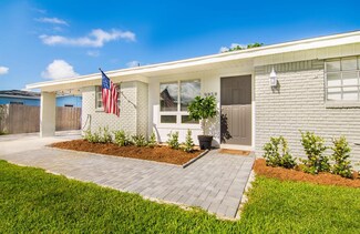 9858 Daphne Ave, Palm Beach Gardens, FL 33410