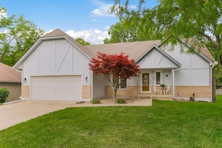 2504 S Seminole Dr, Independence, MO 64057