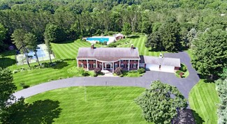 6240 Glenstone Dr SE, Grand Rapids, MI 49546