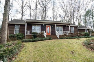 902 Sussex Ct, Spartanburg, SC 29301