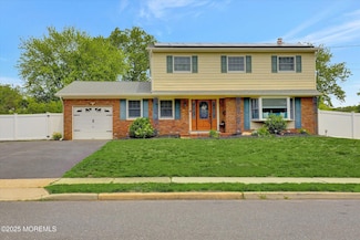 18 Taunton Dr, Howell, NJ 07731