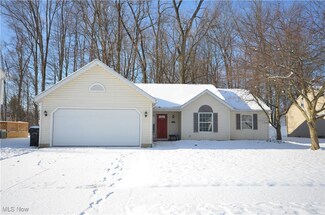 345 Oakdale Cir, Elyria, OH 44035