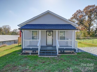 112 E Hartford Ave, Bessemer City, NC 28016