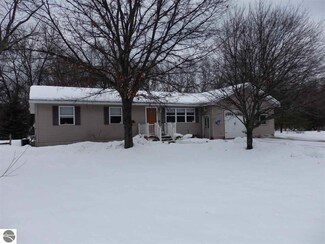 4394 Evergreen St, Brethren, MI 49619