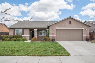 3228 N Newport St, Visalia, CA 93291
