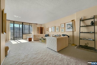 300 Winston Dr Unit C2711, Cliffside Park, NJ 07010