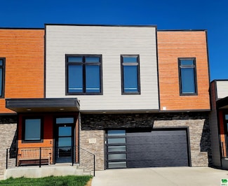 2624 Flatwater Dr, South Sioux City, NE 68776