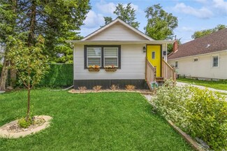 1445 E 22nd St, Des Moines, IA 50317