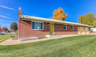 214 Bel Air Dr, Yakima, WA 98908