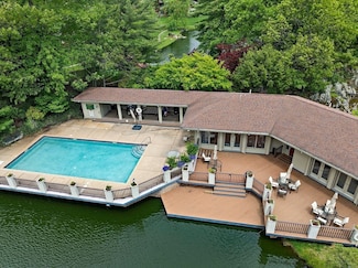 99 Florence St Unit 402B, Chestnut Hill, MA 02467