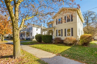 81 Chapin St, Canandaigua, NY 14424
