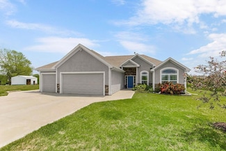 17822 214 St, Tonganoxie, KS 66086