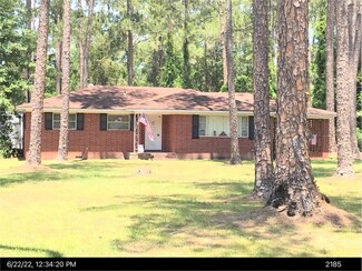 15 Pine Forest Ave, Hazlehurst, GA 31539