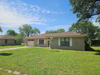 909 Johnson St, Woodsboro, TX 78393