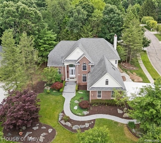 4743 S Ridge Dr, West Bloomfield, MI 48323