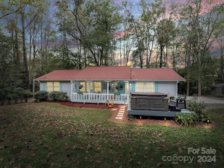 115 Shelly Dr, Hendersonville, NC 28792