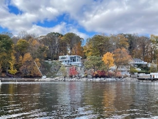 25 Raccoon Island Rd, Lake Hopatcong, NJ 07849