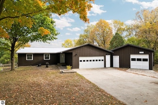 20405 Mack Dr, Big Rapids, MI 49307