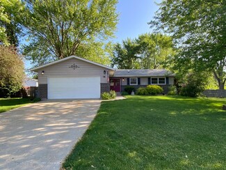 78 Maple Ct, Hebron, IN 46341