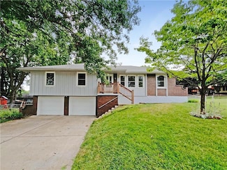 2516 NW Meadowview Cir, Blue Springs, MO 64014