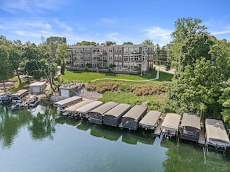 N52W35002 W Lake Dr Unit 302, Okauchee Lake, WI 53069