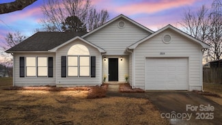2024 Hedgelawn Dr, Charlotte, NC 28262