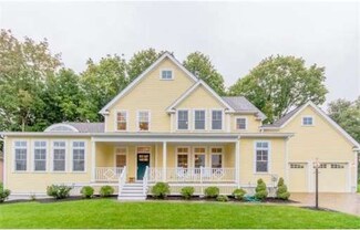 18 Carriage Ln, Wakefield, MA 01880