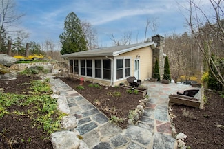25 Evergreen Rd, Putnam Valley, NY 10579