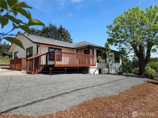 2914 Columbia Heights Rd, Longview, WA 98632