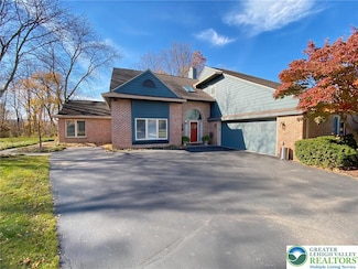 2980 Sheffield Dr, Emmaus, PA 18049