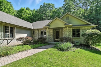520 Bayberry Ln, Slinger, WI 53086