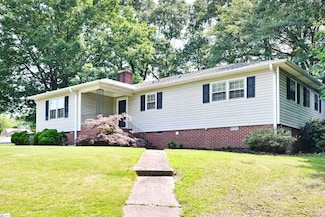 108 Woodland Dr, Greer, SC 29651