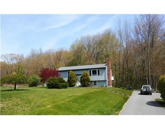 735 E Wallum Lake Rd, Pascoag, RI 02859