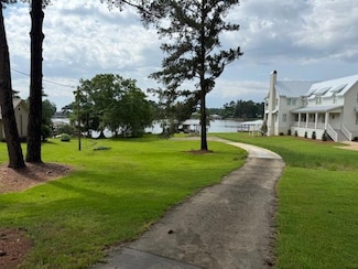 598 Lakeshore Dr, Cordele, GA 31015