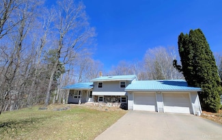 1390 N Vandenboom Ave, Marquette, MI 49855