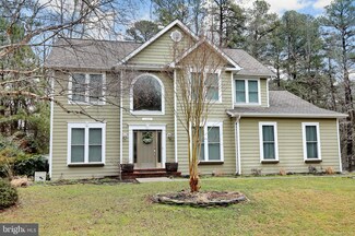 14880 King Charles Dr, Swan Point, MD 20645
